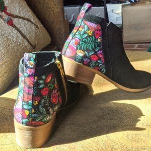 Inkkas size 8 booties